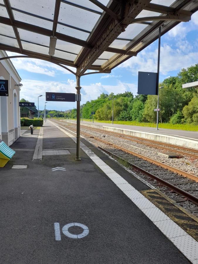 Maison En Ville Avec Terrasse Ensoleillee Et Wi-Fi Magnac-Laval Exteriér fotografie