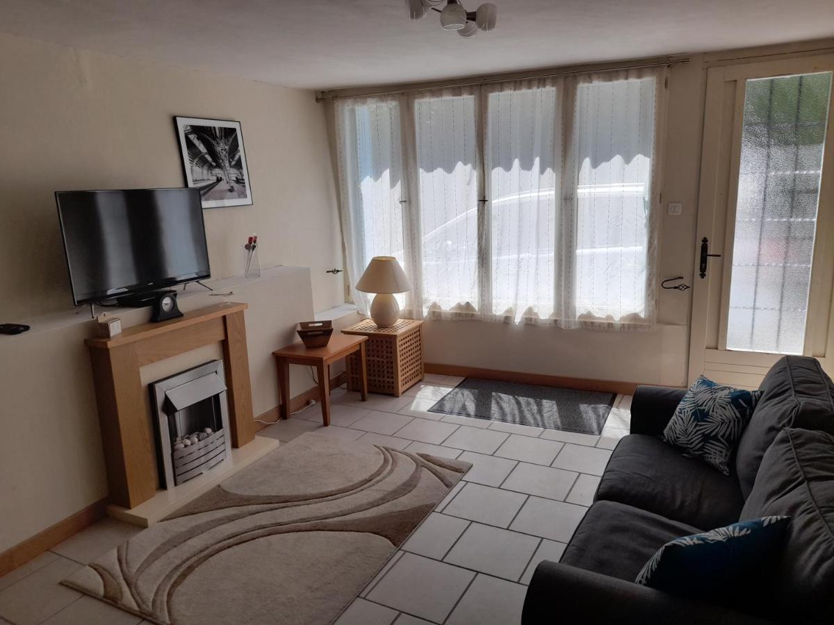 Maison En Ville Avec Terrasse Ensoleillee Et Wi-Fi Magnac-Laval Exteriér fotografie