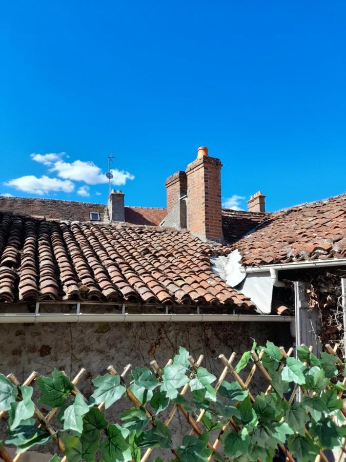 Maison En Ville Avec Terrasse Ensoleillee Et Wi-Fi Magnac-Laval Exteriér fotografie