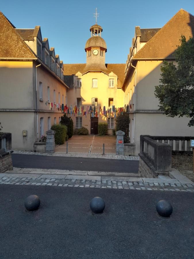 Maison En Ville Avec Terrasse Ensoleillee Et Wi-Fi Magnac-Laval Exteriér fotografie