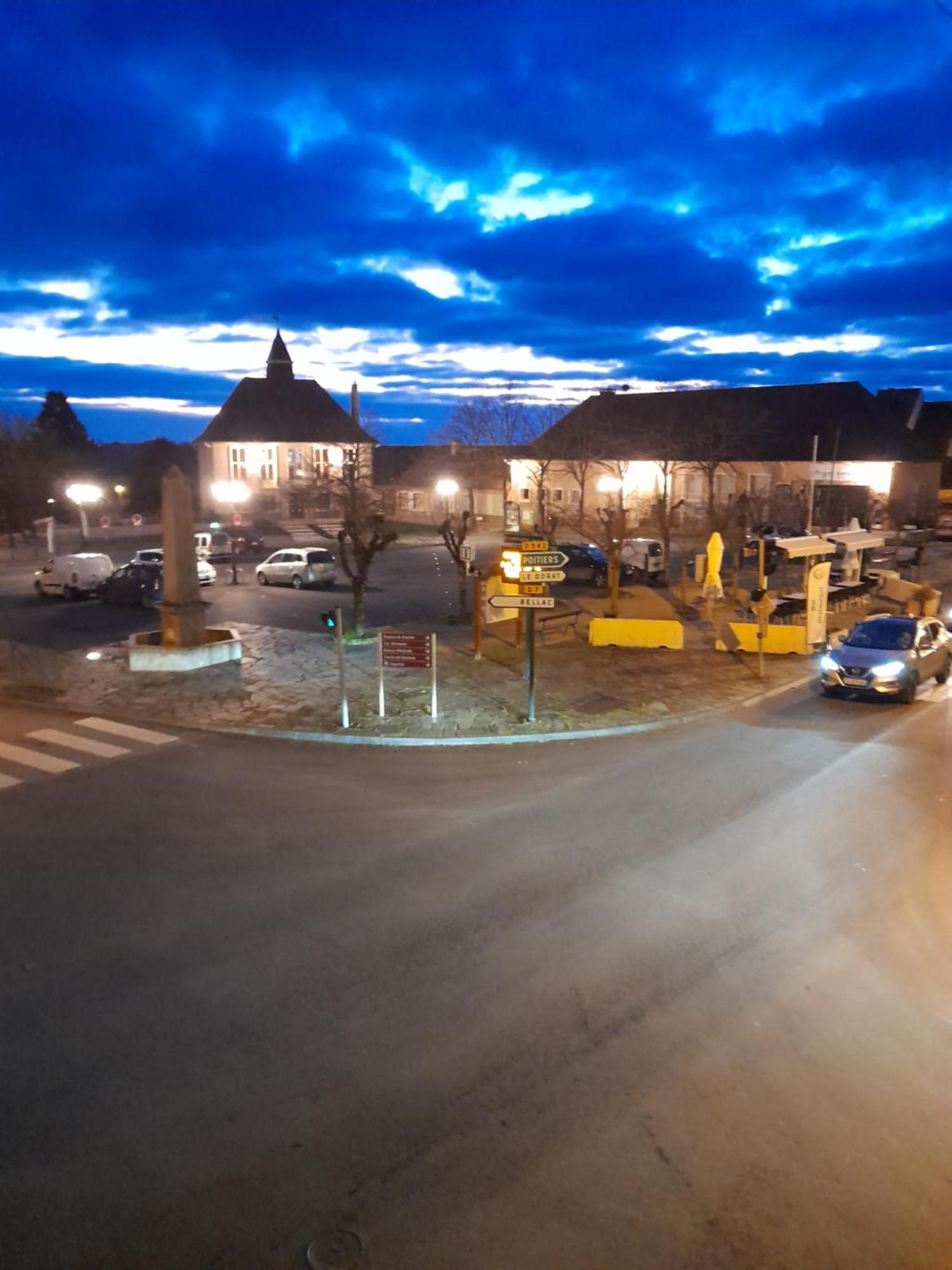 Maison En Ville Avec Terrasse Ensoleillee Et Wi-Fi Magnac-Laval Exteriér fotografie